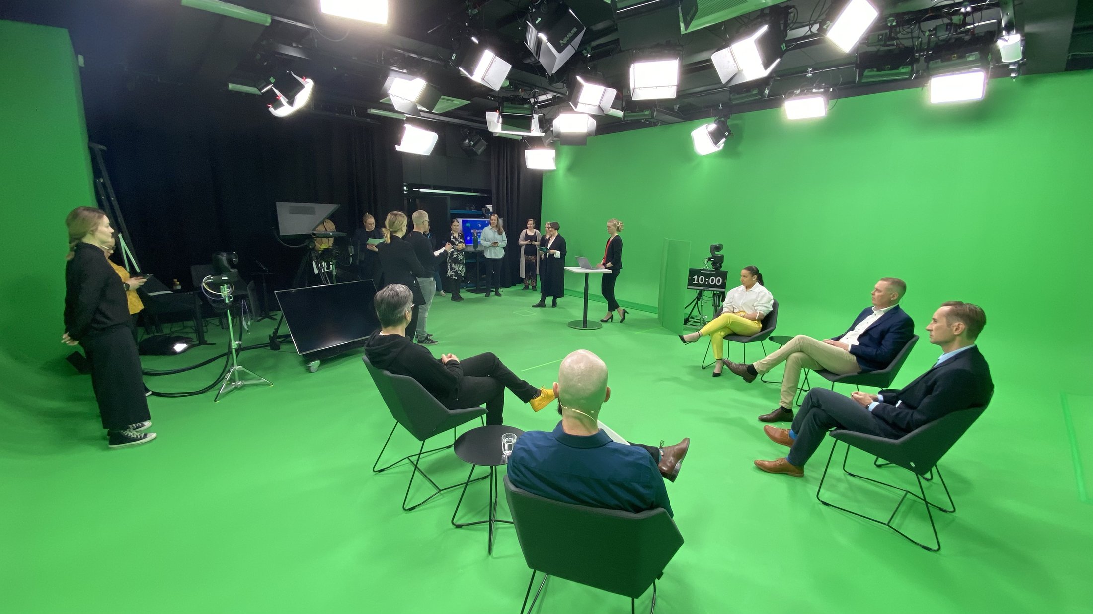 Kuvaukset käynnissä Stremian green screen -virtuaalistudiossa